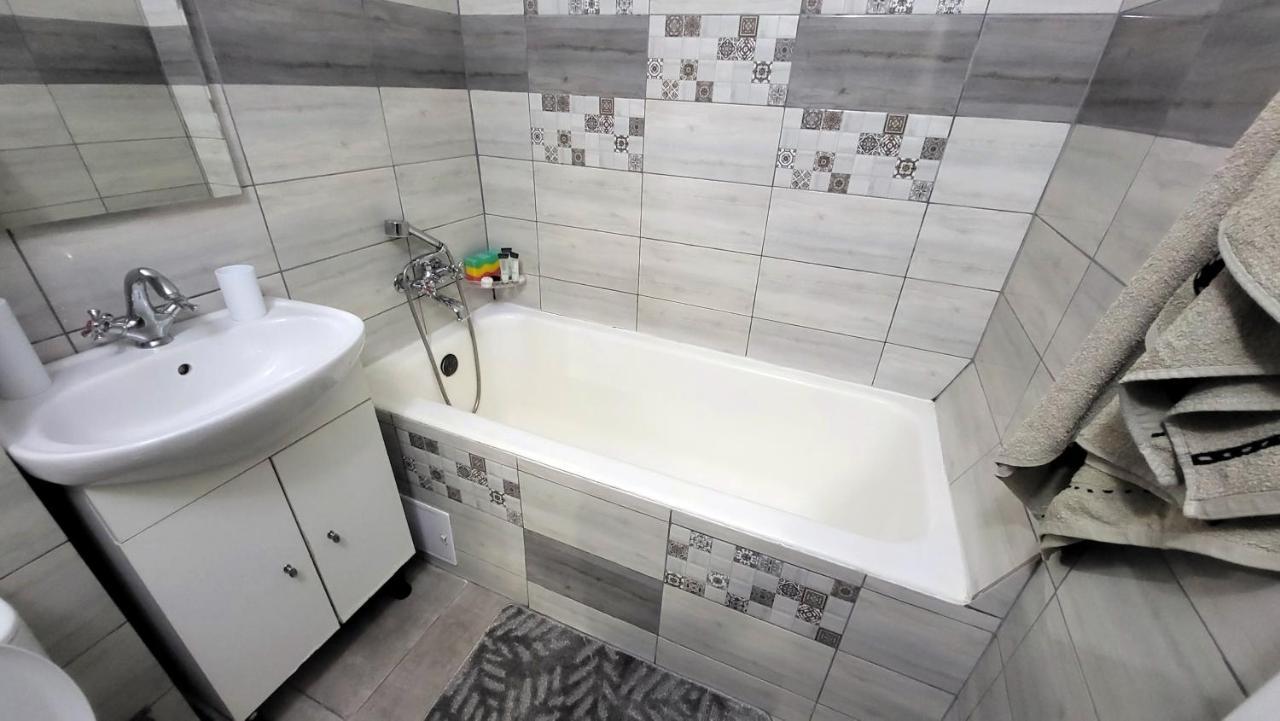 Apartament Navi Onesti Εξωτερικό φωτογραφία